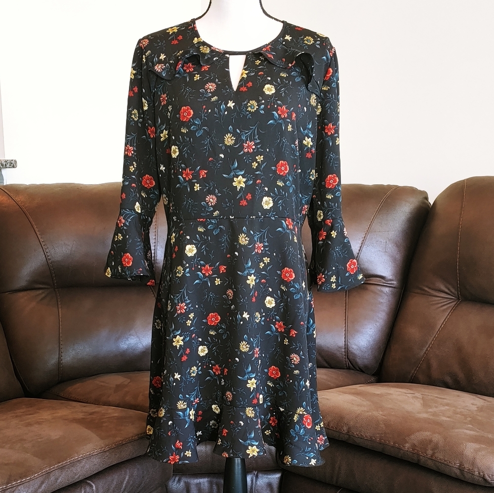 EUC Floral Xhilaration Dress in Size Large